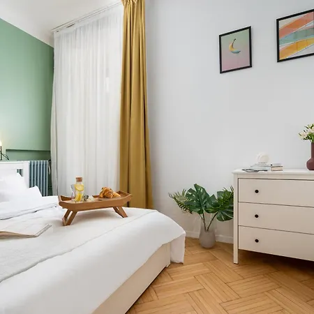 Little Paris By Urbanesq Apartament *