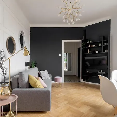 Little Paris By Urbanesq Apartament *