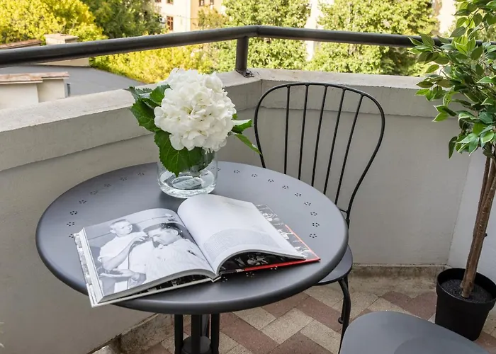 Little Paris By Urbanesq Apartament