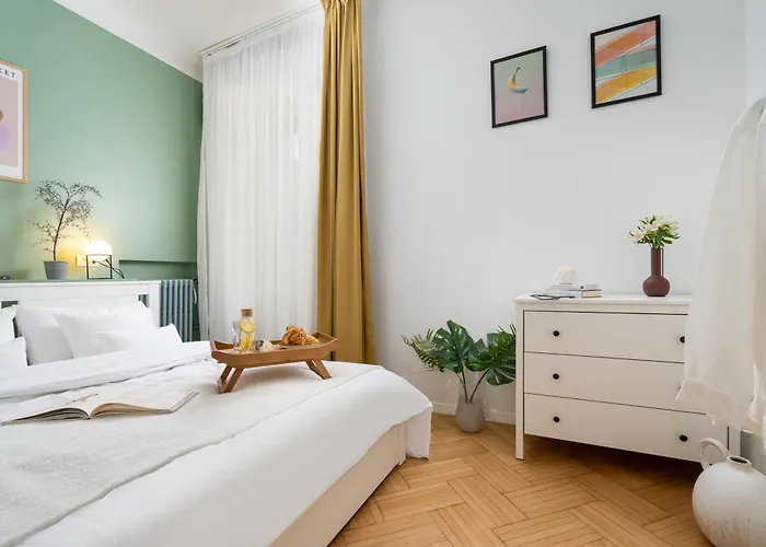 Little Paris By Urbanesq Apartament *